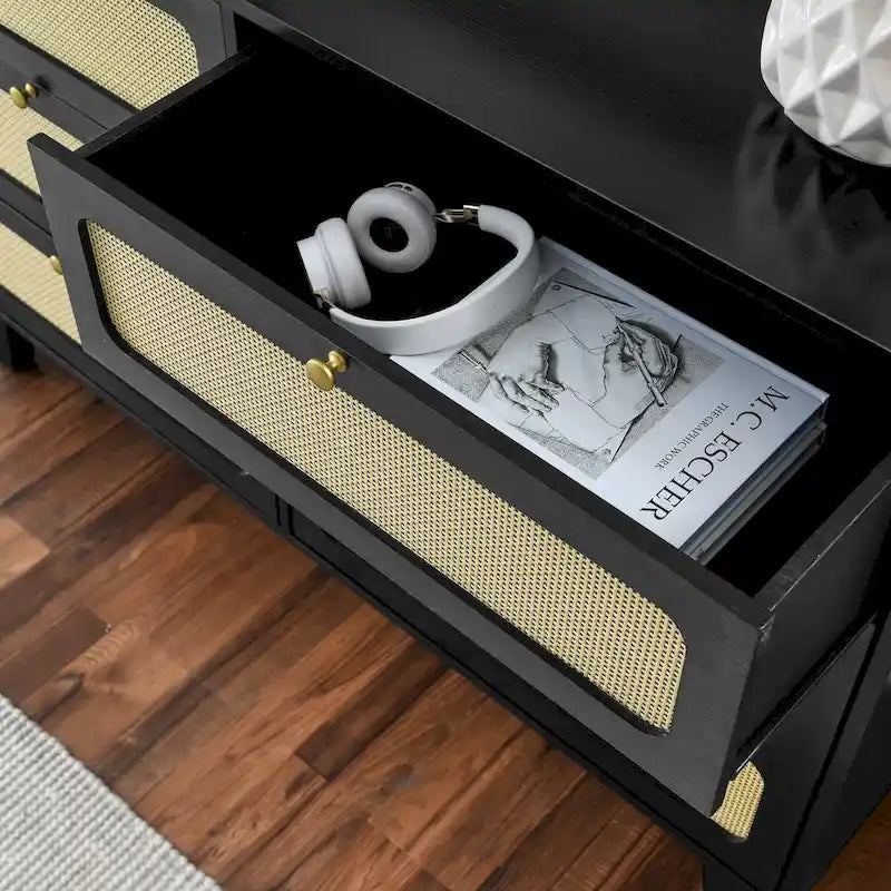 Kommode mit sechs Schubladen und Rattanfronten, schwarzem Holzrahmen, Schlafzimmerschrank