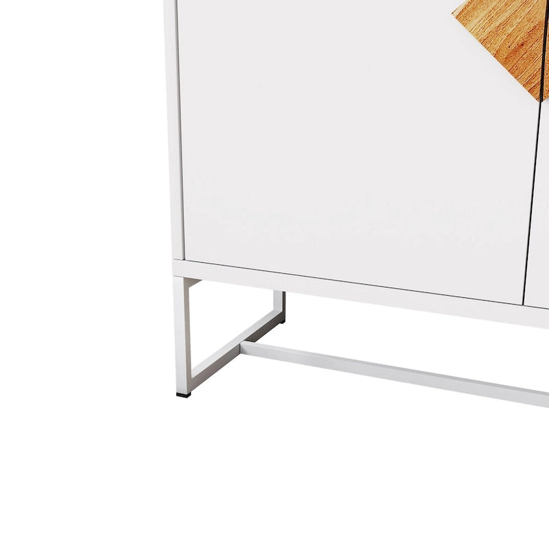 Buffet blanc à 4 portes avec poignées dorées en forme de losange et pieds métalliques