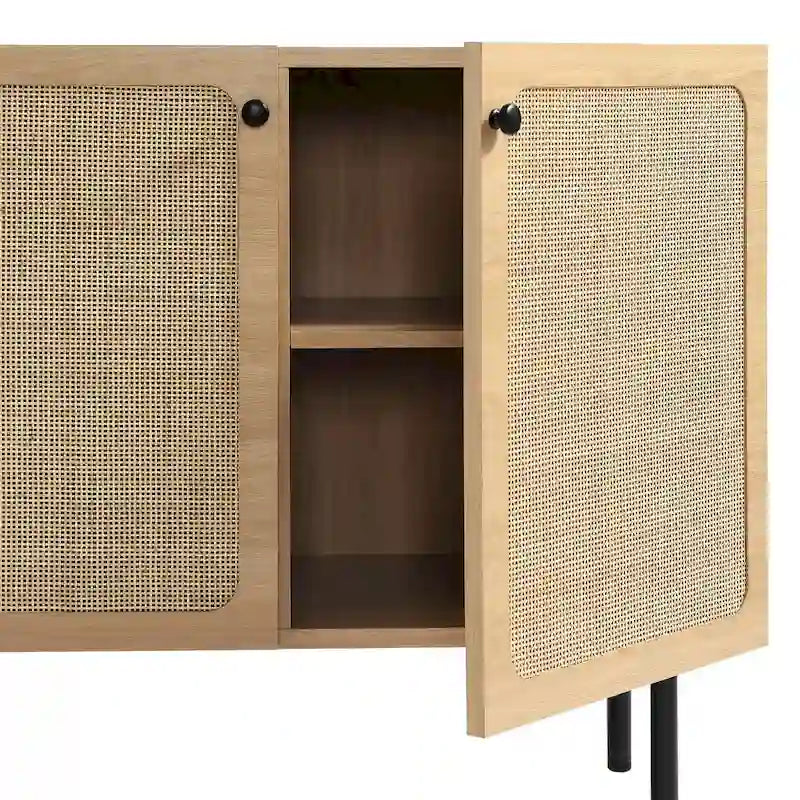 Schwarzer Akzentschrank mit Rattantür, goldfarbenen Metallbeinen und Stauraum