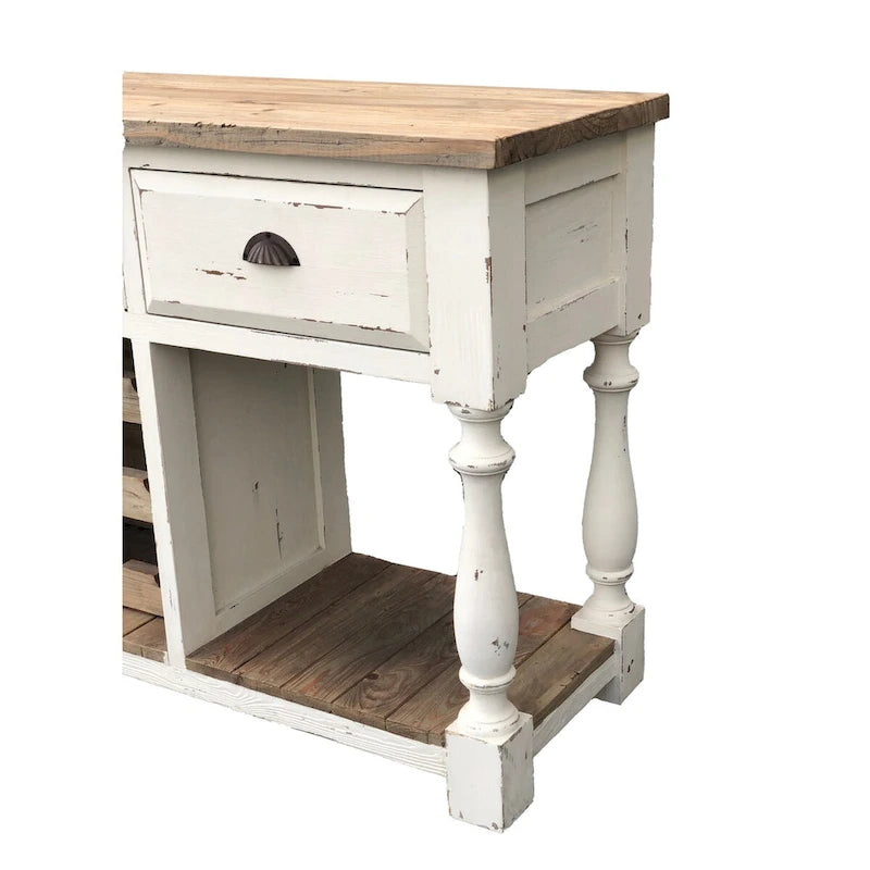Weißer Konsolentisch im Landhausstil mit Kreidefinish und Weinregal