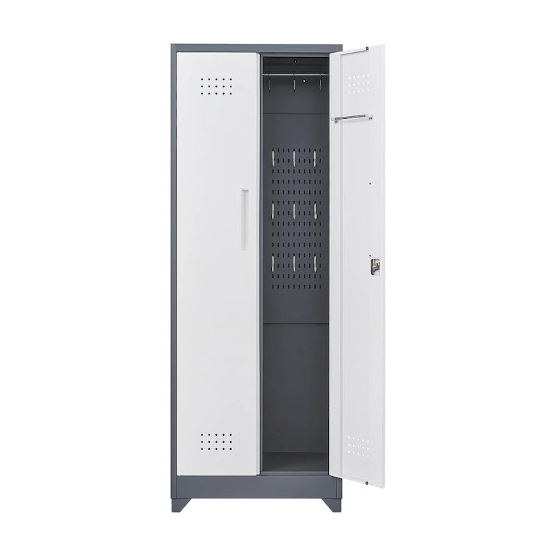 Mueble de almacenamiento de acero gris con cerradura y organizador para escobas y herramientas