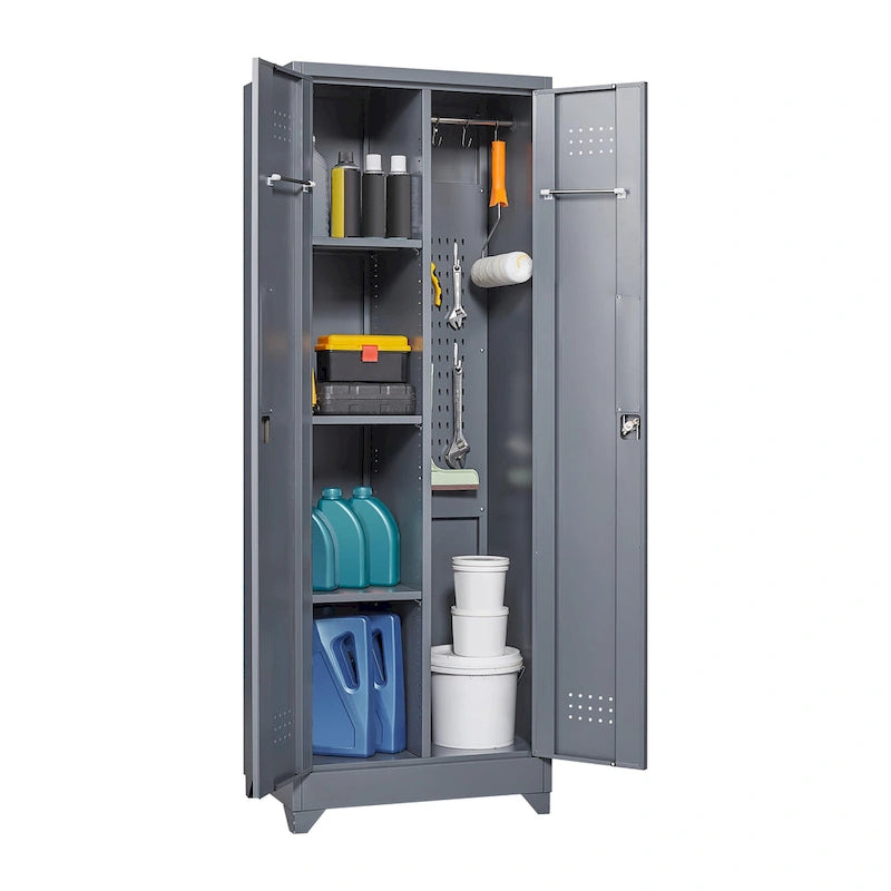 Mueble de almacenamiento de acero gris con cerradura y organizador para escobas y herramientas